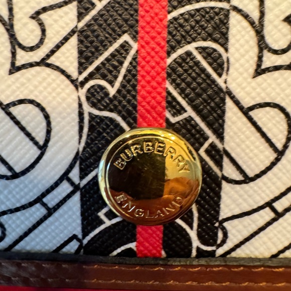 Burberry Logo Women's PVC
Leather Chain/Shoulder Wallet Brown,Multi... BF570741 - Picture 3 of 9